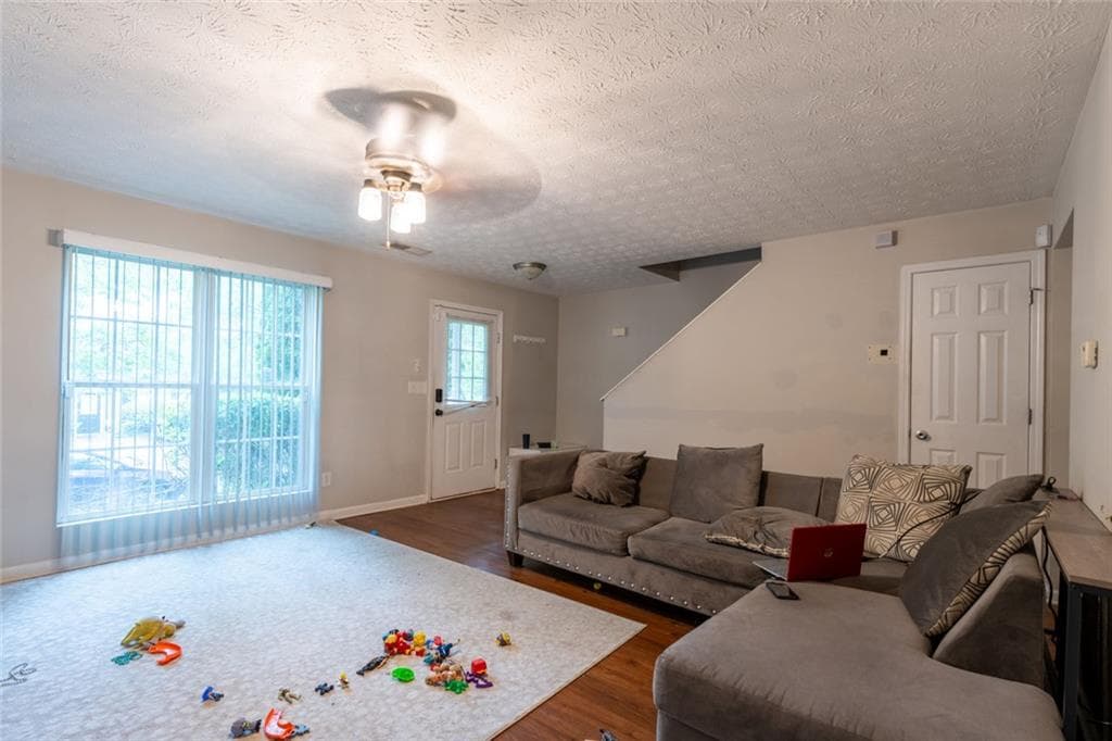 3 bedroom, 3 bathroom, 1,412 sq ft townhouse for sale at 3474 Waldrop Trail, Decatur, GA 30034 — photo 2