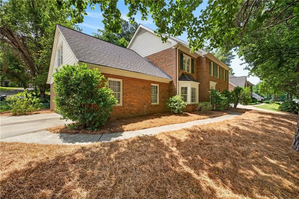 5 bedroom, 3 bathroom, 3,022 sq ft single family residence sold at 4150 Woodlark Court, Roswell, GA 30075
