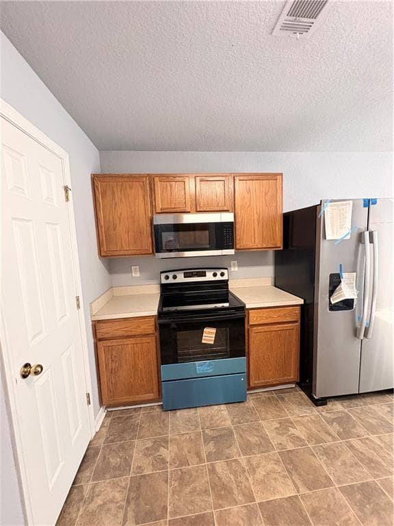 4 bedroom, 3 bathroom, 2,463 sq ft single family residence under contract at 10221 Deep Creek Place, Union City, GA 30291 — photo 4