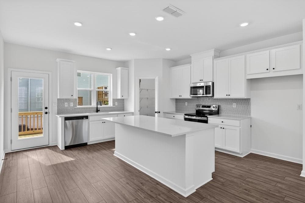 3 bedroom, 4 bathroom, 1,967 sq ft townhouse under contract at 5821 Schelton Place, Mableton, GA 30126 — photo 2
