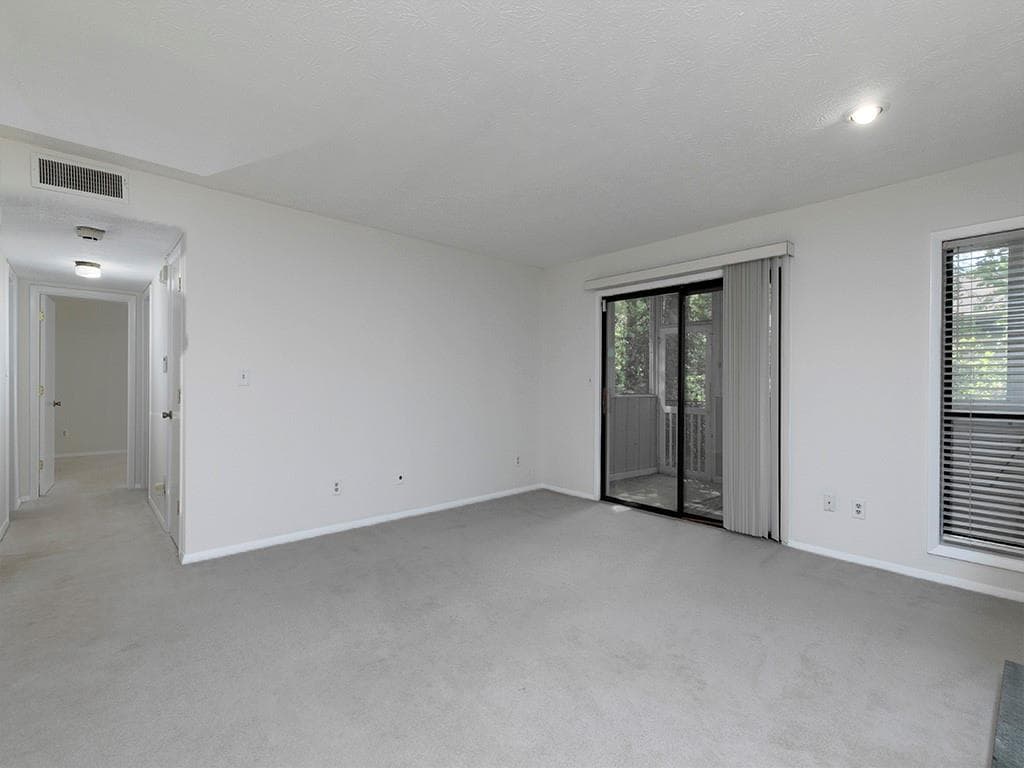 2 bedroom, 1 bathroom, 1,126 sq ft condominium for sale at 1316 Wynnes Ridge Circle, Marietta, GA 30067 — photo 8