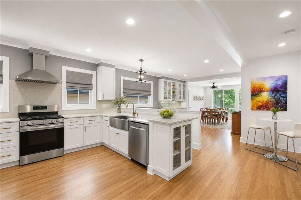 6 bedroom, 6 bathroom, 4,514 sq ft single family residence for sale at 397 8th Street, Atlanta, GA 30309 — photo 4