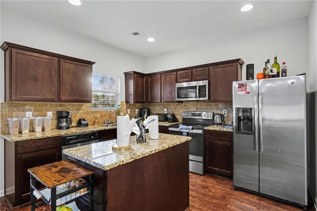 4 bedroom, 3 bathroom, 2,672 sq ft single family residence for rent at 1241 England Terrace, Hampton, GA 30228 for $2,700 a month — photo 7