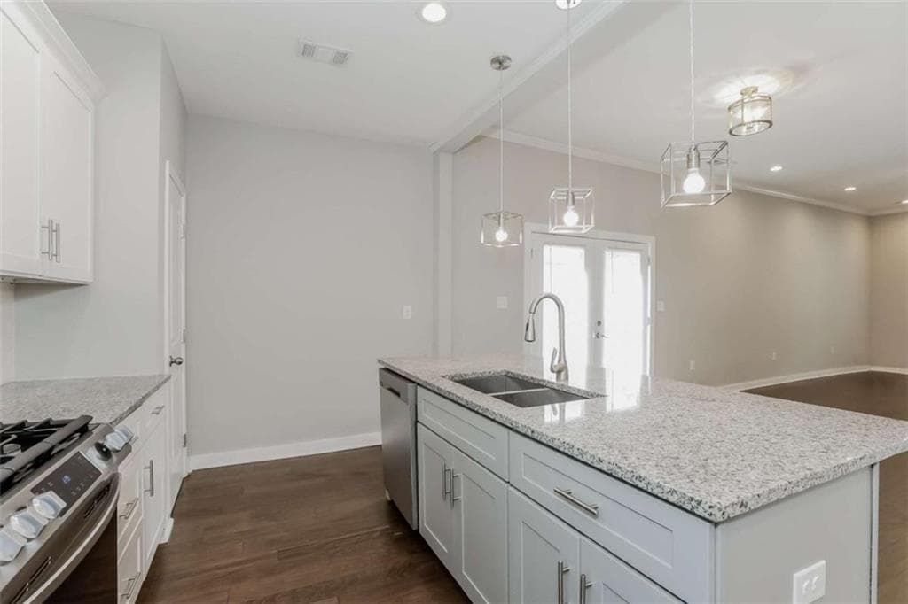 4 bedroom, 3 bathroom, 1,900 sq ft single family residence under contract at 1536 Montreat Avenue, Atlanta, GA 30311 — photo 6