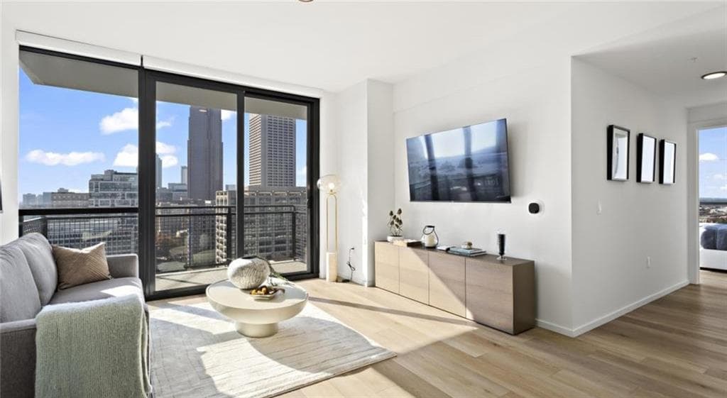 1 bedroom, 1 bathroom, 702 sq ft apartment for rent at 811 Peachtree Street 2903, Atlanta, GA 30308 for $2,775 a month — photo 6