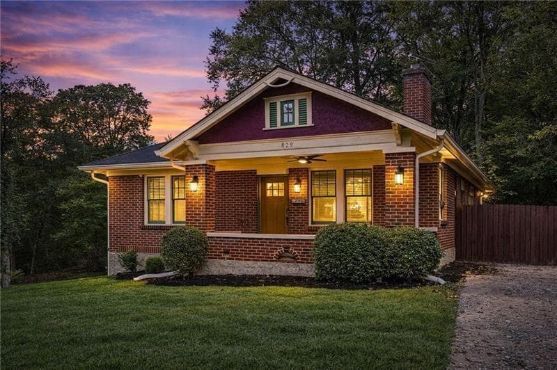 3 bedroom, 2 bathroom, 1,472 sq ft single family residence under contract at 829 Rose Circle, Atlanta, GA 30310 — photo 2