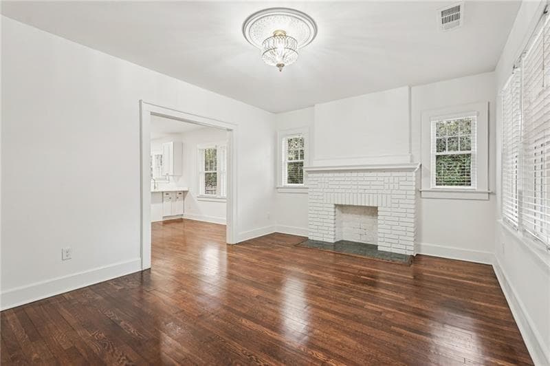 3 bedroom, 2 bathroom, 1,472 sq ft single family residence under contract at 829 Rose Circle, Atlanta, GA 30310 — photo 4
