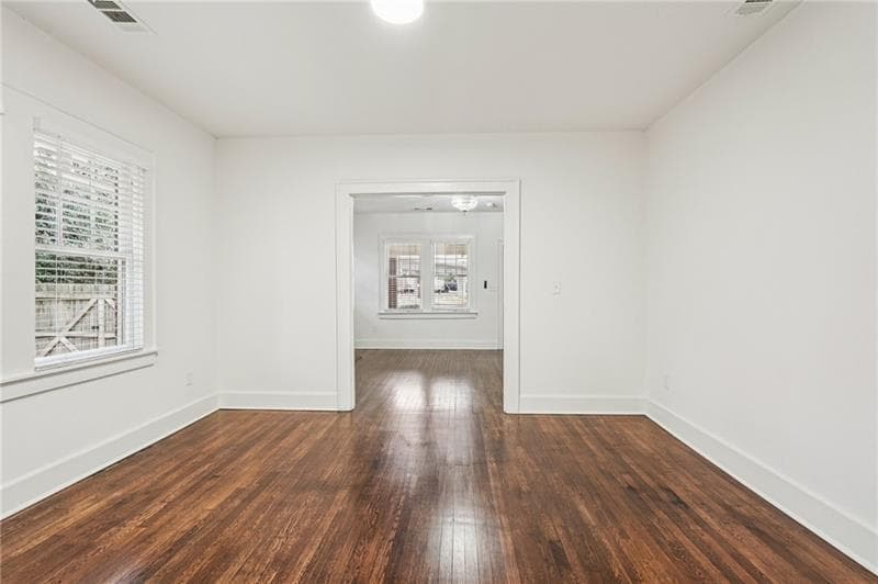 3 bedroom, 2 bathroom, 1,472 sq ft single family residence under contract at 829 Rose Circle, Atlanta, GA 30310 — photo 6