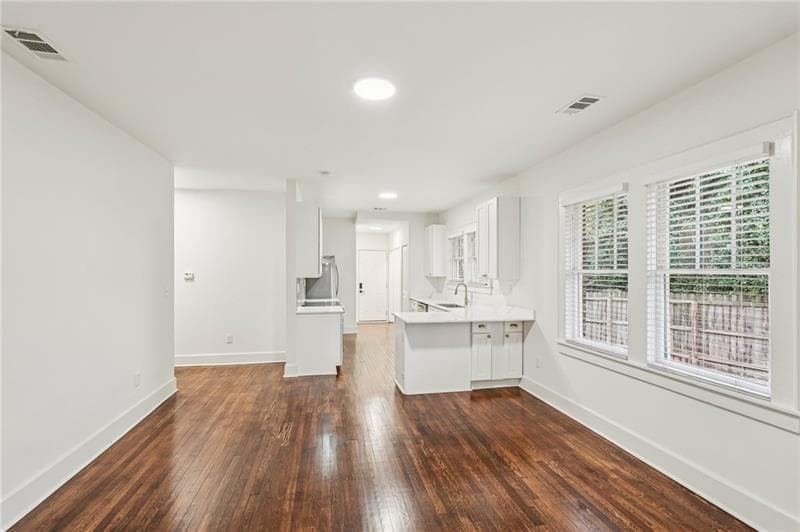 3 bedroom, 2 bathroom, 1,472 sq ft single family residence under contract at 829 Rose Circle, Atlanta, GA 30310 — photo 7