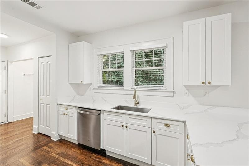 3 bedroom, 2 bathroom, 1,472 sq ft single family residence under contract at 829 Rose Circle, Atlanta, GA 30310 — photo 8