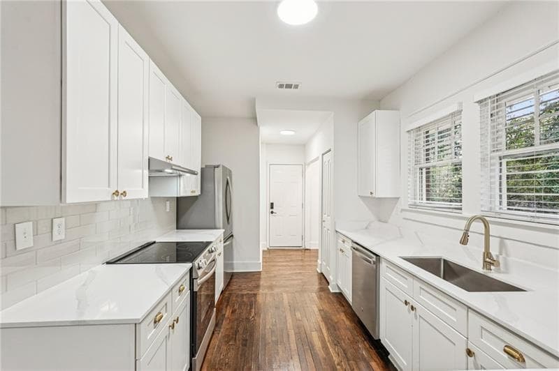 3 bedroom, 2 bathroom, 1,472 sq ft single family residence under contract at 829 Rose Circle, Atlanta, GA 30310 — photo 9