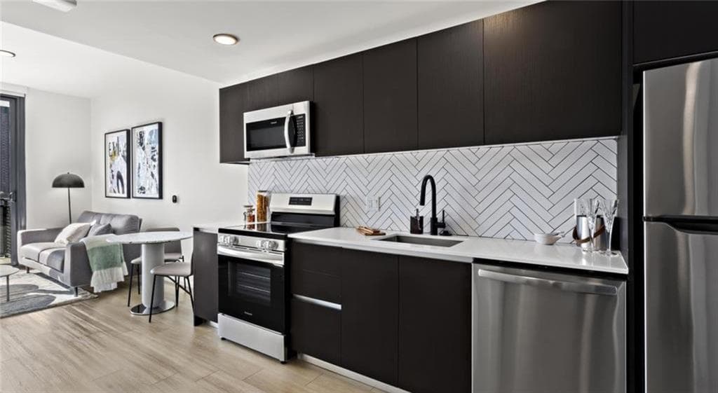 2 bedroom, 2 bathroom, 958 sq ft apartment for rent at 811 Peachtree Street 1320, Atlanta, GA 30308 for $2,970 a month — photo 2