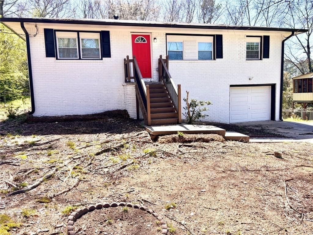 4 bedroom, 2 bathroom, 1,050 sq ft single family residence for sale at 2834 Green Trail Drive, Atlanta, GA 30349 — photo 3