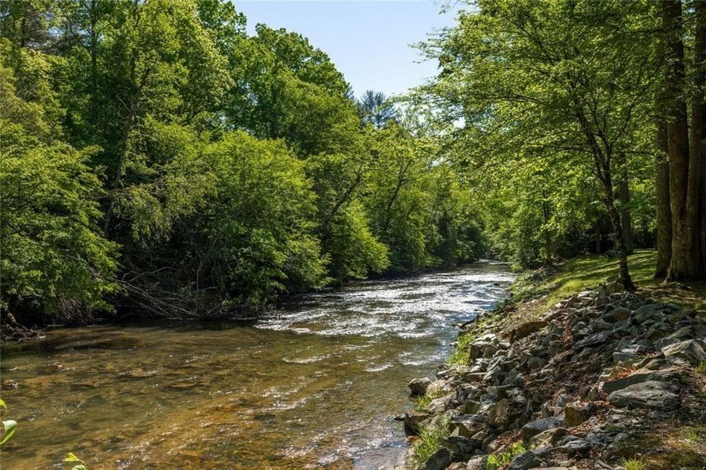 4 bedroom, 5 bathroom, 5,256 sq ft single family residence for sale at 704 Riverbend Road, Blairsville, GA 30512 — photo 3