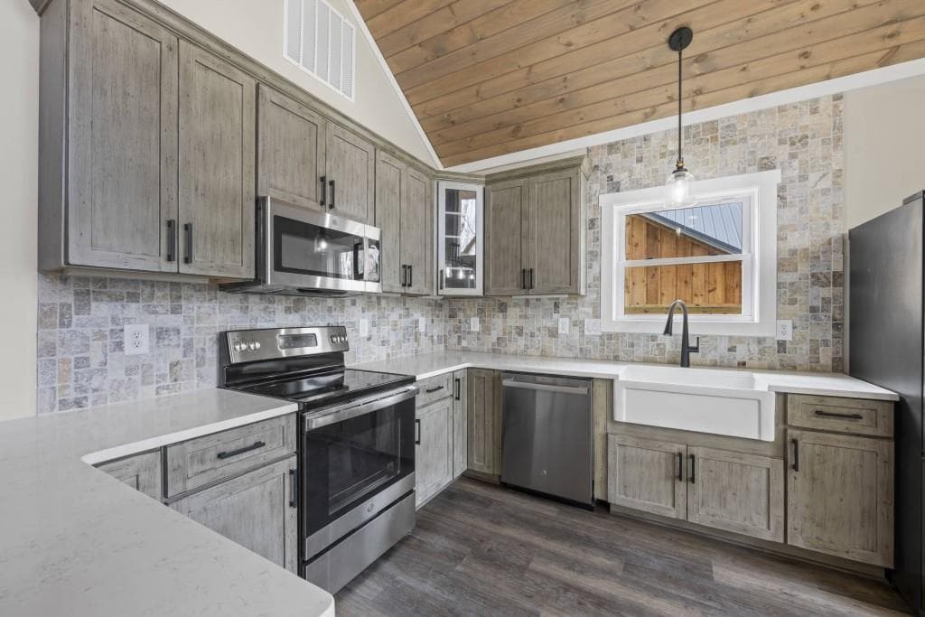 3 bedroom, 3 bathroom, 2,468 sq ft single family residence for sale at 234 Lake View Drive, Lavonia, GA 30553 — photo 8