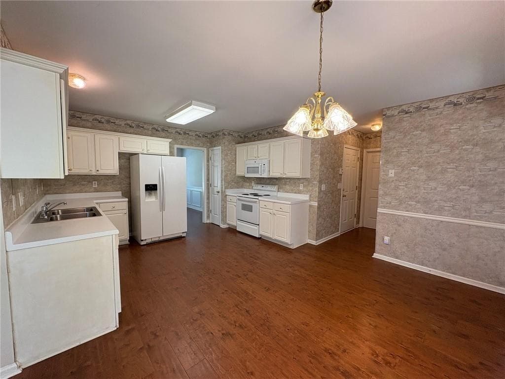 4 bedroom, 3 bathroom, 2,344 sq ft single family residence for rent at 3409 White Sands Way, Suwanee, GA 30024 for $2,500 a month — photo 4