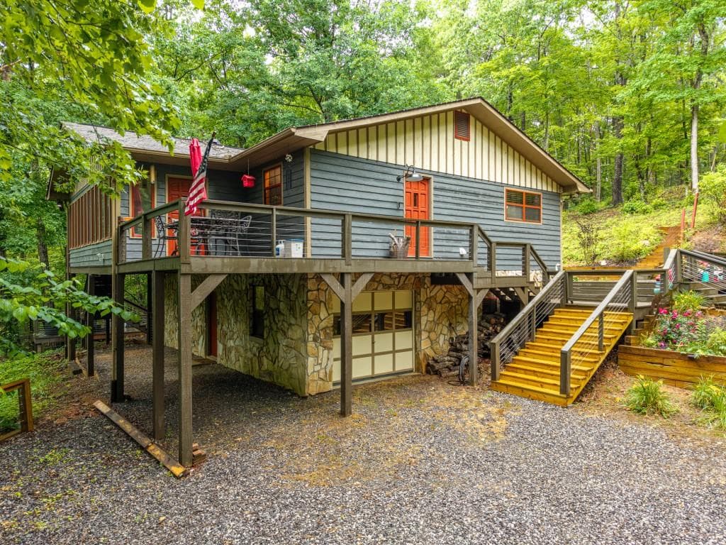 3 bedroom, 3 bathroom single family residence sold at 367 Virginia Drive, Blue Ridge, GA 30513