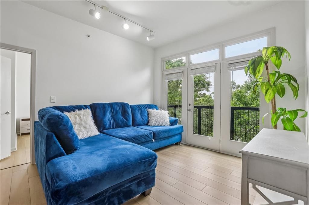2 bedroom, 2 bathroom, 933 sq ft condominium for sale at 5300 Peachtree Road 3506, Atlanta, GA 30341 — photo 4