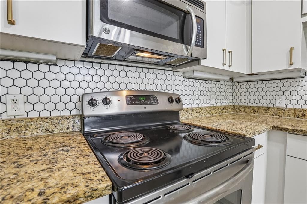 2 bedroom, 2 bathroom, 933 sq ft condominium for sale at 5300 Peachtree Road 3506, Atlanta, GA 30341 — photo 7
