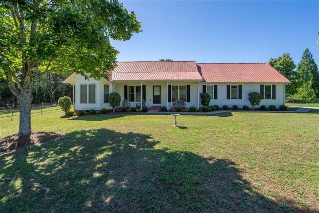 3 bedroom, 2 bathroom, 1,876 sq ft single family residence for sale at 3151 Jack Glass Road, Monroe, GA 30656 — photo 2