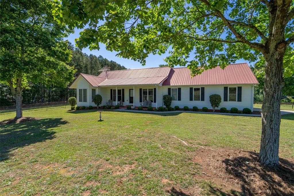 3 bedroom, 2 bathroom, 1,876 sq ft single family residence for sale at 3151 Jack Glass Road, Monroe, GA 30656 — photo 5
