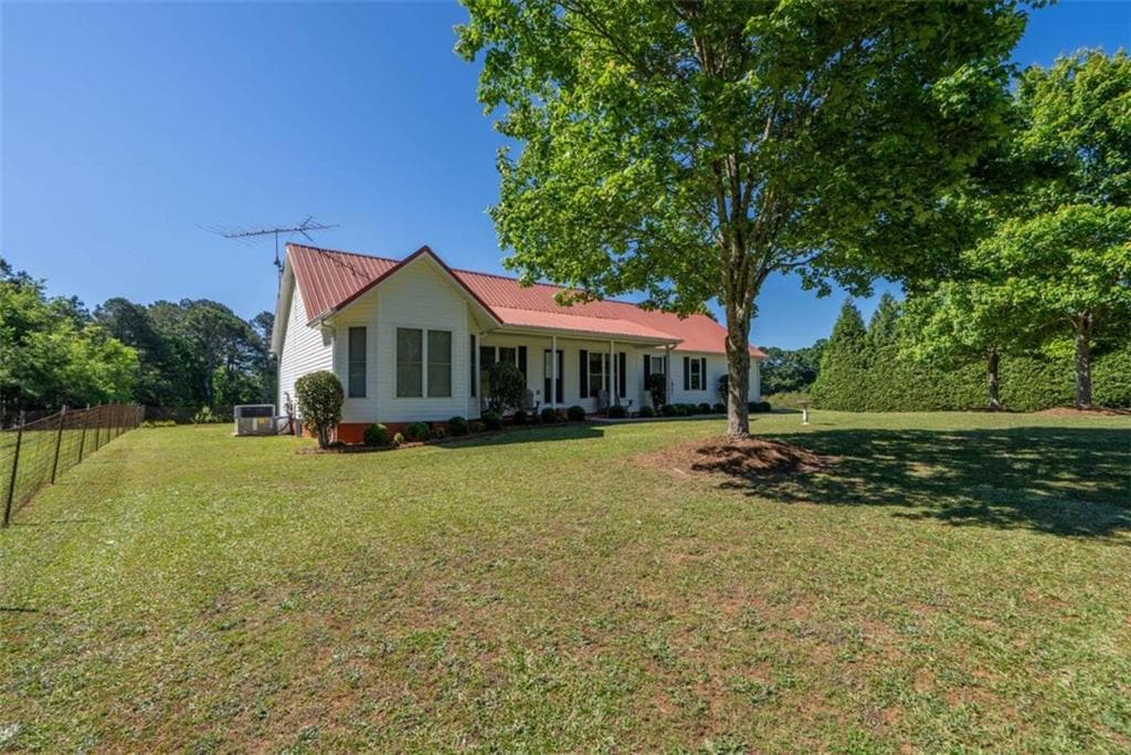 3 bedroom, 2 bathroom, 1,876 sq ft single family residence for sale at 3151 Jack Glass Road, Monroe, GA 30656 — photo 8