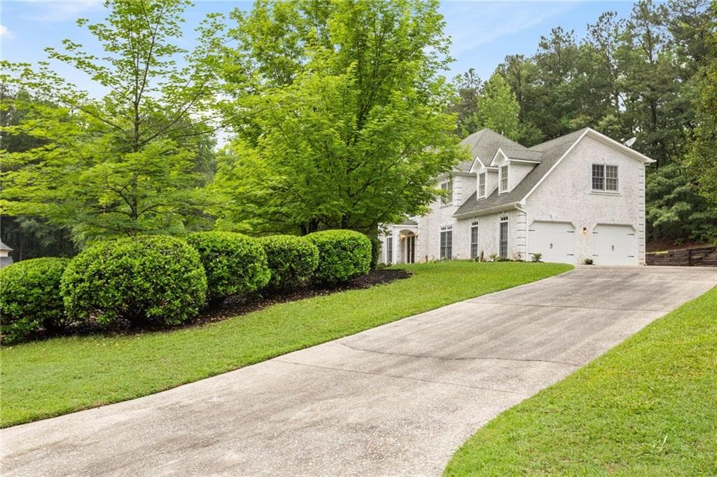 4 bedroom, 3 bathroom, 2,768 sq ft single family residence for sale at 1841 Lake Cove Drive, Atlanta, GA 30331 — photo 2