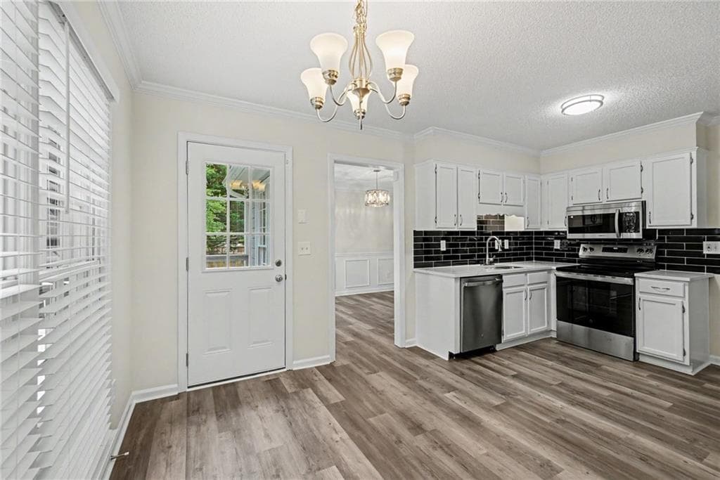 3 bedroom, 3 bathroom, 1,955 sq ft single family residence under contract at 5035 Mickleton Way, Powder Springs, GA 30127 — photo 7