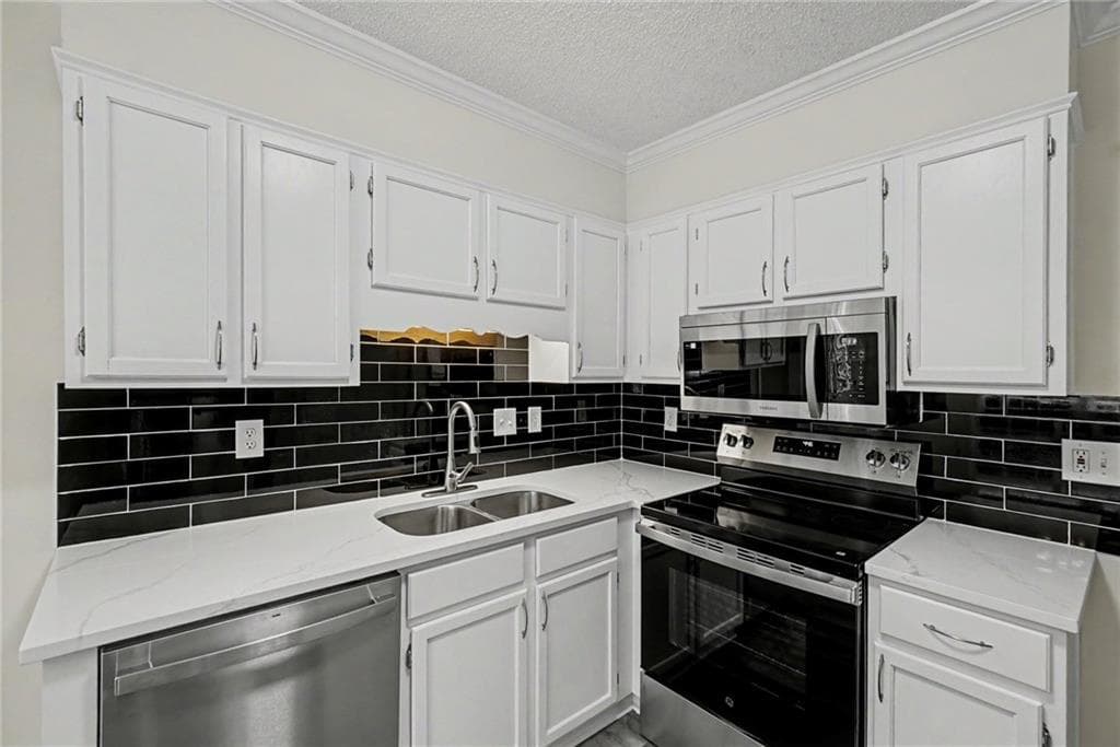 3 bedroom, 3 bathroom, 1,955 sq ft single family residence under contract at 5035 Mickleton Way, Powder Springs, GA 30127 — photo 8