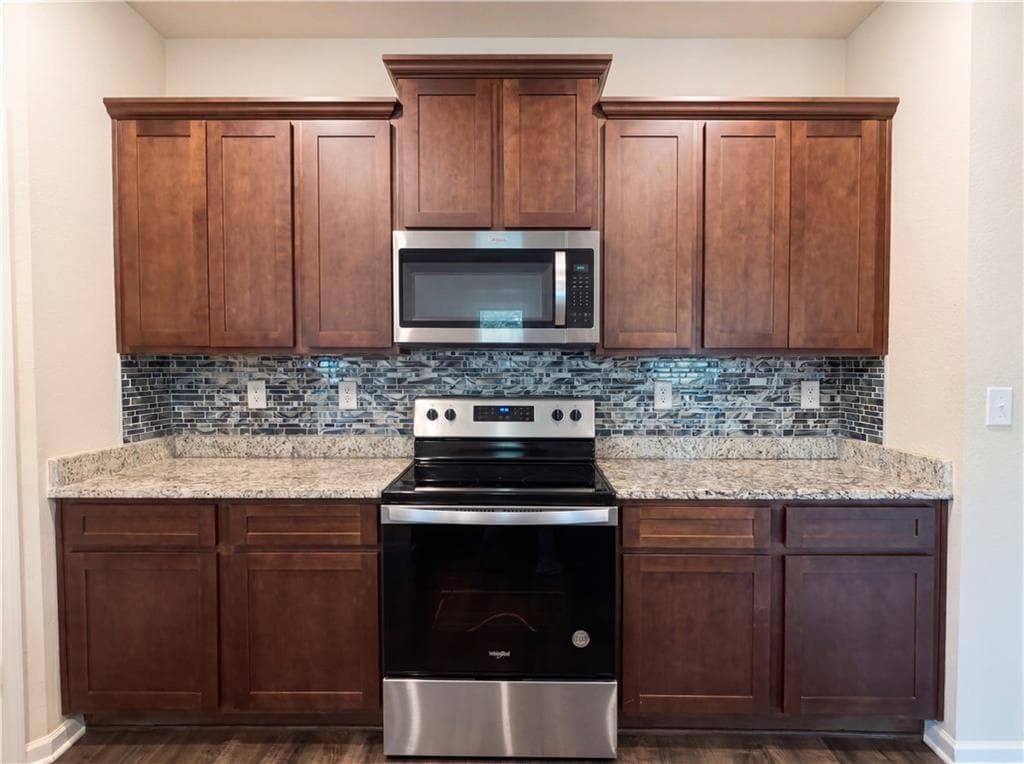 3 bedroom, 3 bathroom, 2,031 sq ft single family residence under contract at 184 Oliver Drive, Locust Grove, GA 30248 — photo 8