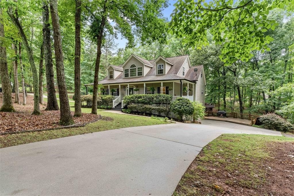 4 bedroom, 4 bathroom, 2,583 sq ft single family residence for sale at 2135 Ashton Drive, Villa Rica, GA 30180 — photo 2