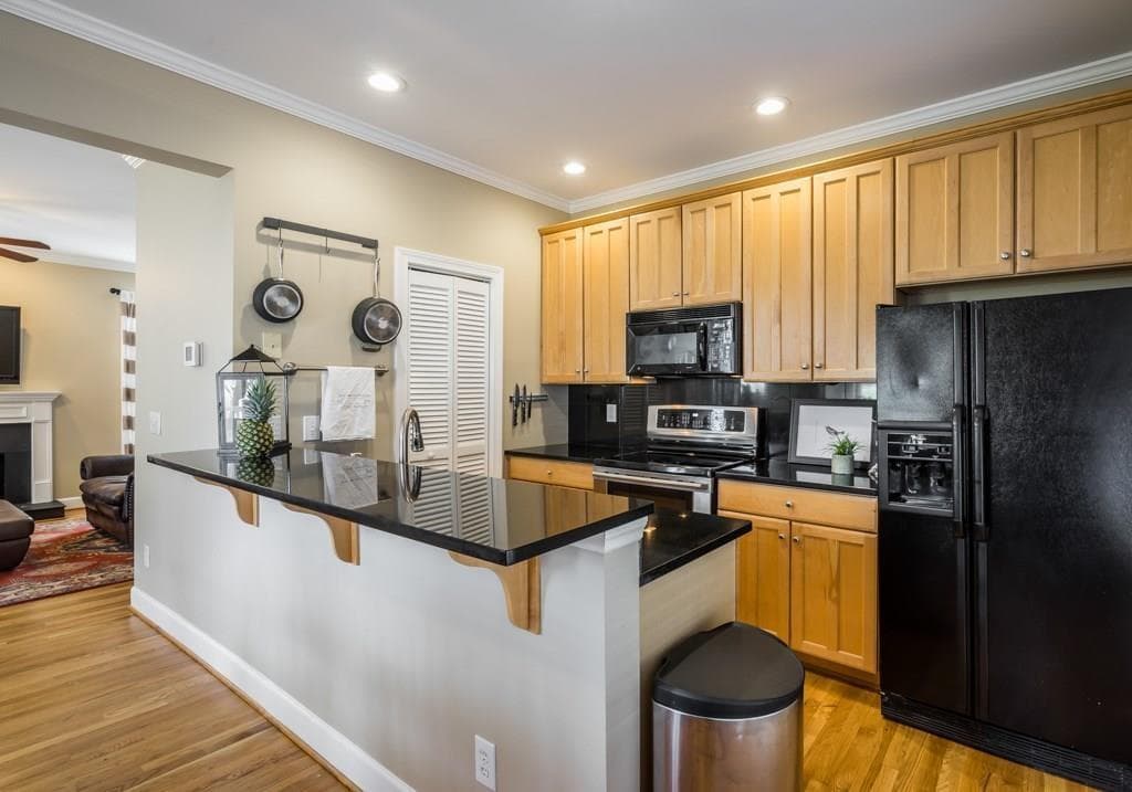 3 bedroom, 4 bathroom, 1,800 sq ft townhouse for rent at 691 Bonaventure Avenue, Atlanta, GA 30306 for $3,650 a month — photo 8