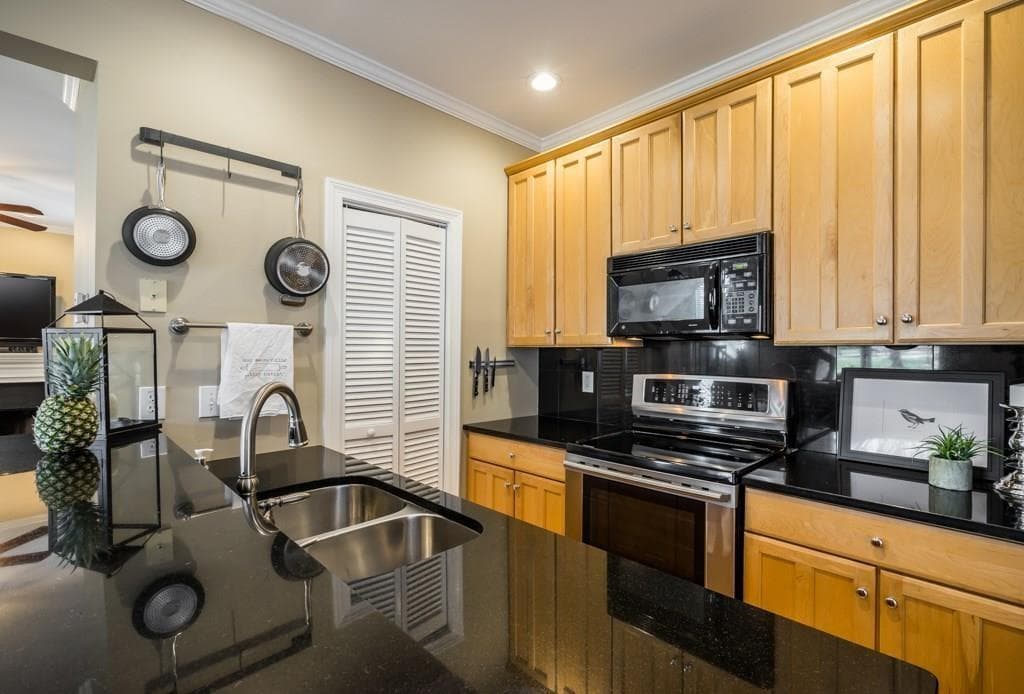3 bedroom, 4 bathroom, 1,800 sq ft townhouse for rent at 691 Bonaventure Avenue, Atlanta, GA 30306 for $3,650 a month — photo 9