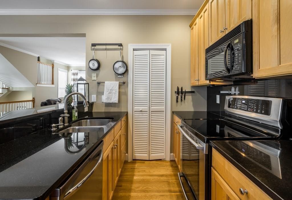 3 bedroom, 4 bathroom, 1,800 sq ft townhouse for rent at 691 Bonaventure Avenue, Atlanta, GA 30306 for $3,650 a month — photo 10