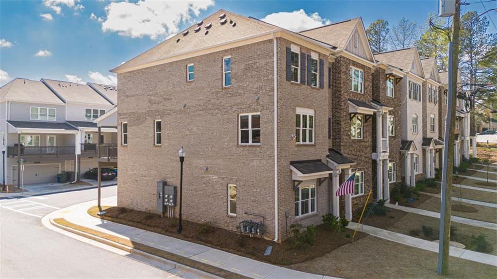 3 bedroom, 4 bathroom, 2,110 sq ft townhouse for sale at 1972 Deco Drive, Kennesaw, GA 30144 — photo 2