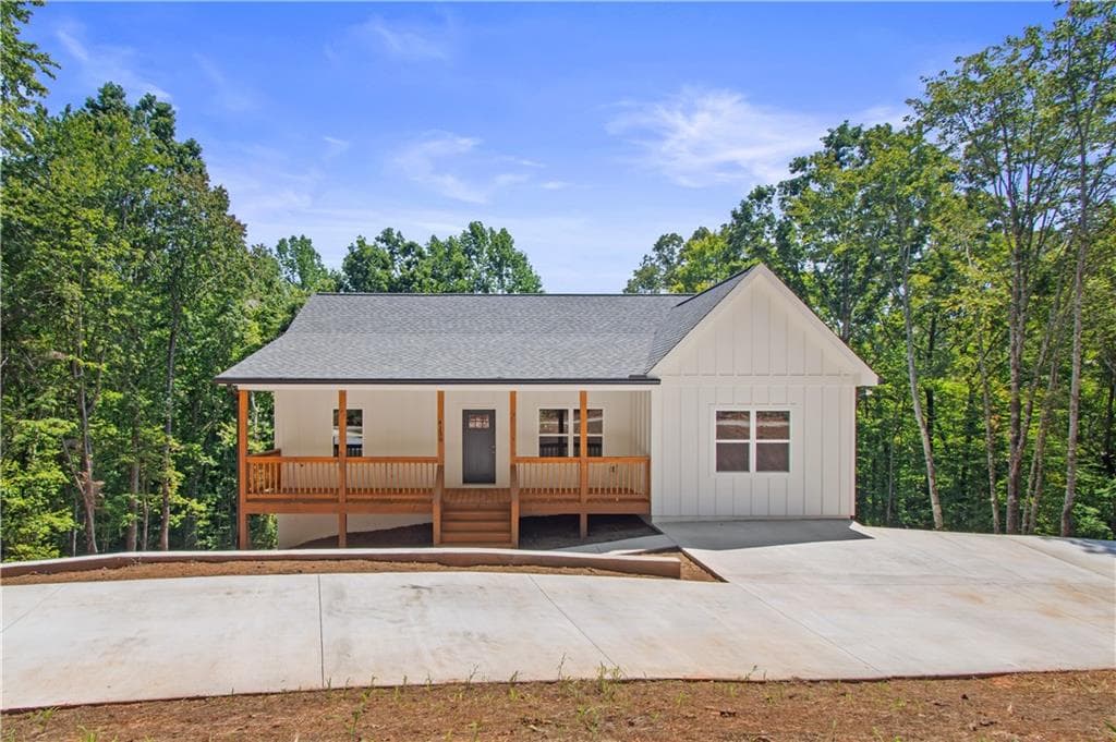 3 bedroom, 2 bathroom, 1,393 sq ft single family residence for sale at 4130 HWY 136 East, Dawsonville, GA 30534