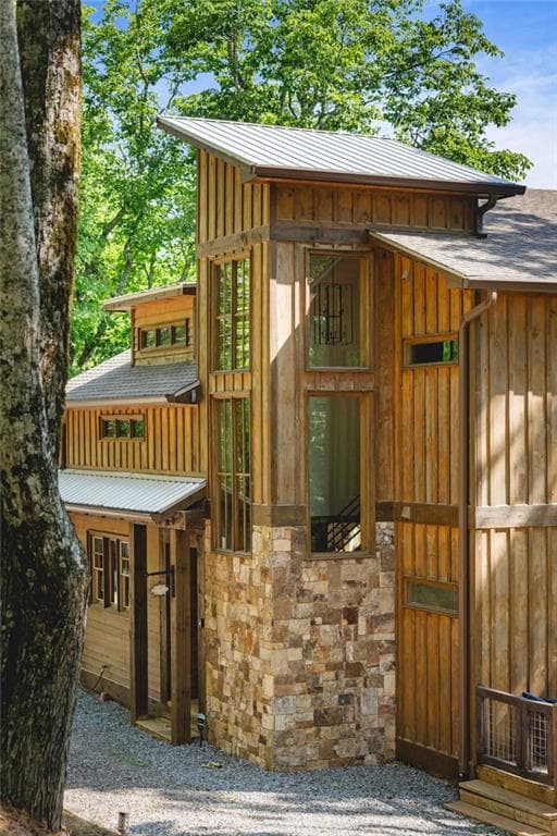 3 bedroom, 3 bathroom, 2,400 sq ft single family residence for sale at 114 Amy Creek Circle, Ellijay, GA 30540 — photo 3