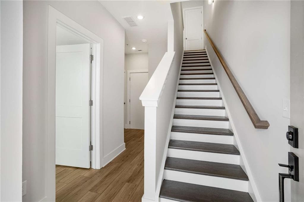 2 bedroom, 2 bathroom, 1,025 sq ft townhouse for rent at 1293 Longreen Terrace 4, Atlanta, GA 30318 for $2,700 a month — photo 3
