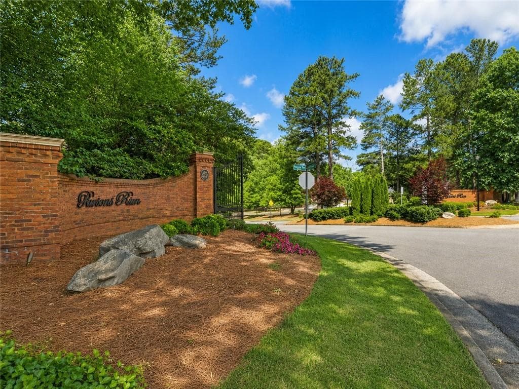 single family residence for sale at 5505 Hampstead Way, Johns Creek, GA 30097 — photo 9