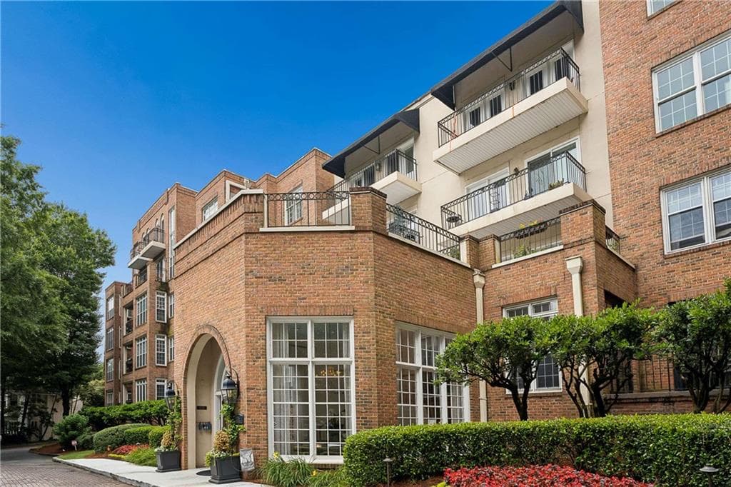 2 bedroom, 2 bathroom, 1,220 sq ft condominium for sale at 175 15th Street 105, Atlanta, GA 30309 — photo 4