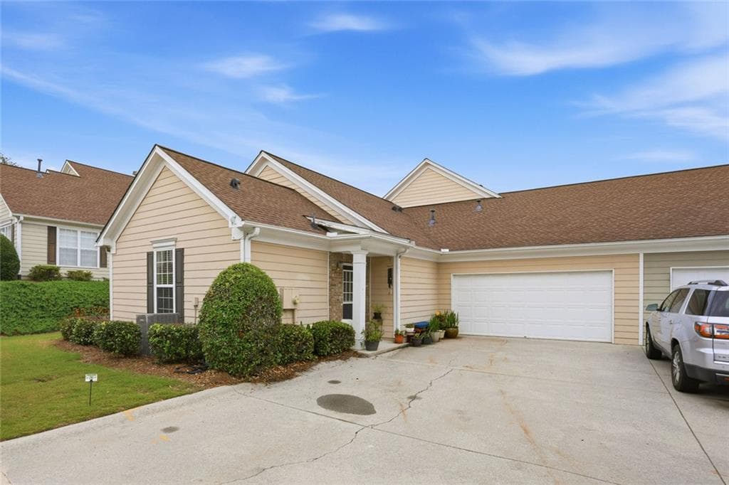 2 bedroom, 2 bathroom, 1,325 sq ft townhouse for sale at 304 Gable Brook Drive, Grayson, GA 30017 — photo 1 of 27