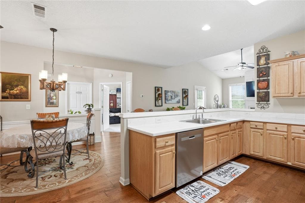 2 bedroom, 2 bathroom, 1,325 sq ft townhouse for sale at 304 Gable Brook Drive, Grayson, GA 30017 — photo 8