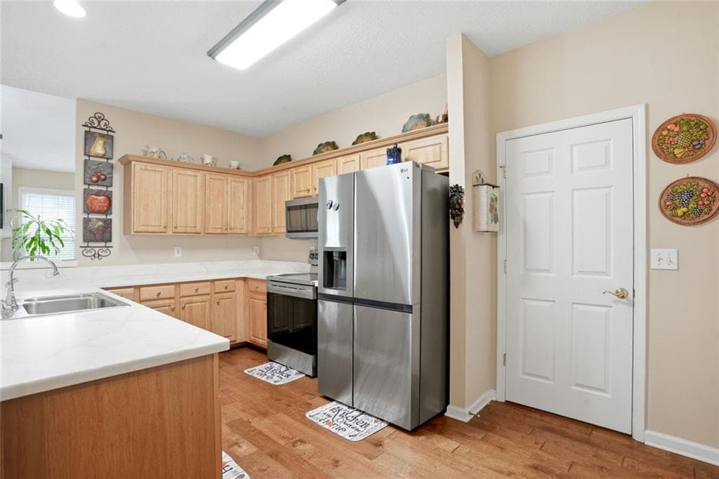 2 bedroom, 2 bathroom, 1,325 sq ft townhouse for sale at 304 Gable Brook Drive, Grayson, GA 30017 — photo 9
