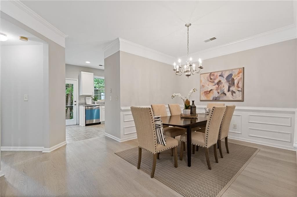 4 bedroom, 3 bathroom, 2,100 sq ft townhouse for sale at 1607 Jackson Trace Court, Atlanta, GA 30318 — photo 8