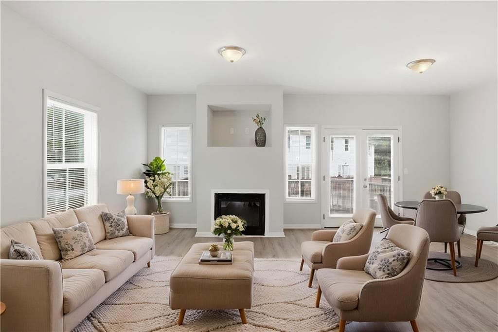 4 bedroom, 3 bathroom, 1,709 sq ft townhouse under contract at 4301 Notting Hill Drive, Atlanta, GA 30331 — photo 2