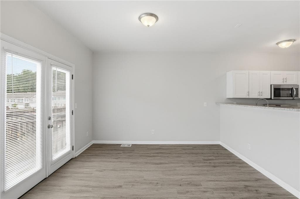 4 bedroom, 3 bathroom, 1,709 sq ft townhouse under contract at 4301 Notting Hill Drive, Atlanta, GA 30331 — photo 7