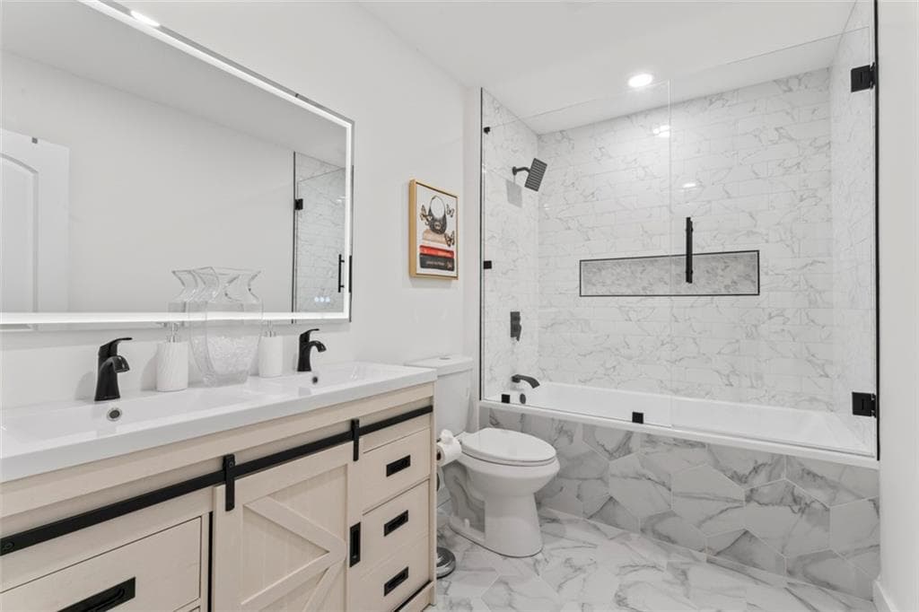 3 bedroom, 2 bathroom, 1,832 sq ft single family residence for sale at 2200 Beecher Circle, Atlanta, GA 30311 — photo 4
