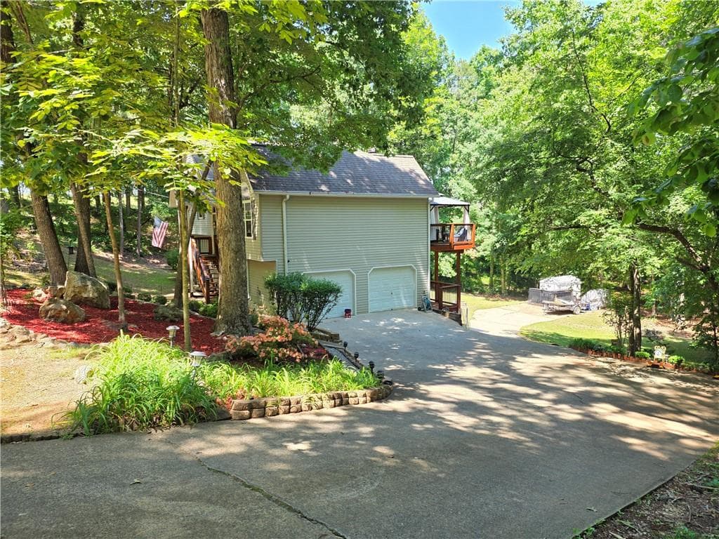 3 bedroom, 2 bathroom, 2,130 sq ft single family residence for sale at 142 Cowan Drive, Cartersville, GA 30120 — photo 2