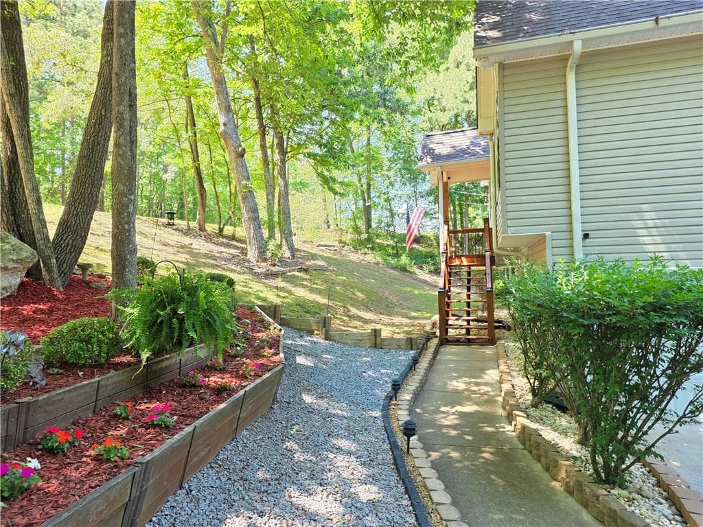 3 bedroom, 2 bathroom, 2,130 sq ft single family residence for sale at 142 Cowan Drive, Cartersville, GA 30120 — photo 4