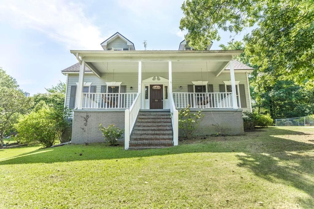 4 bedroom, 3 bathroom, 1,840 sq ft single family residence for sale at 252 N Wesleyan Circle, Macon, GA 31210 — photo 2